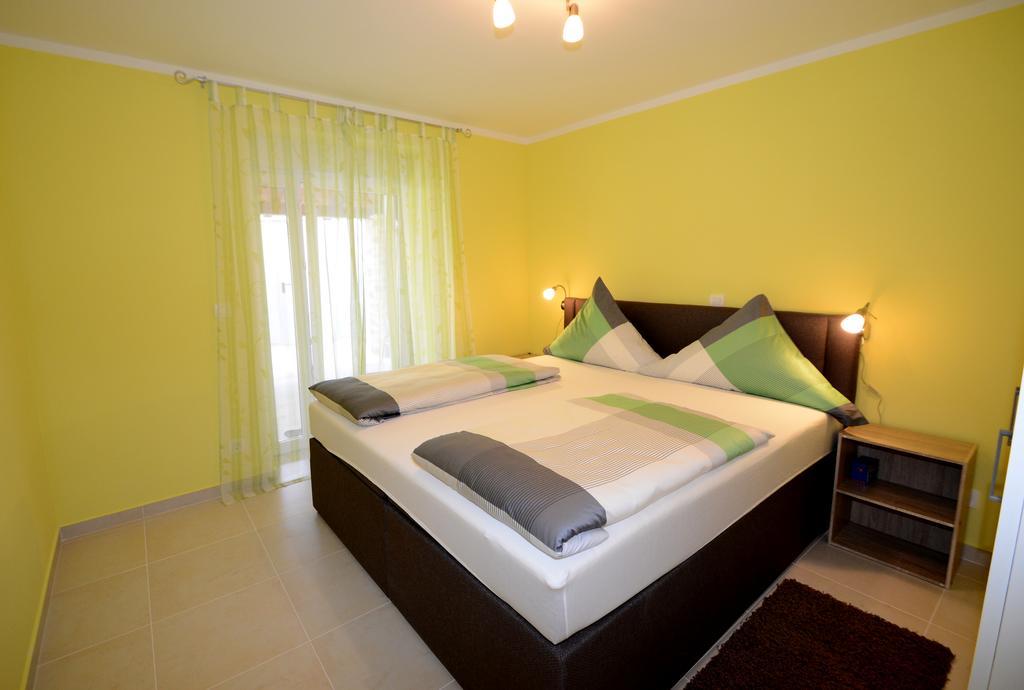 Apartments Villa Mimi Visnjan Room photo