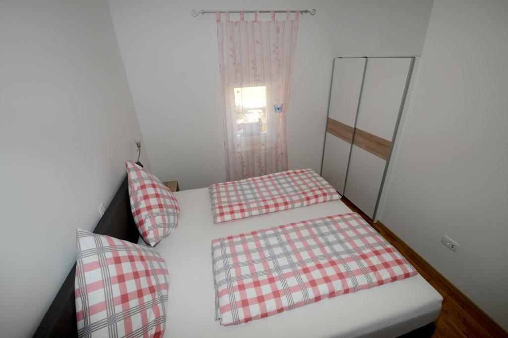 Apartments Villa Mimi Visnjan Room photo