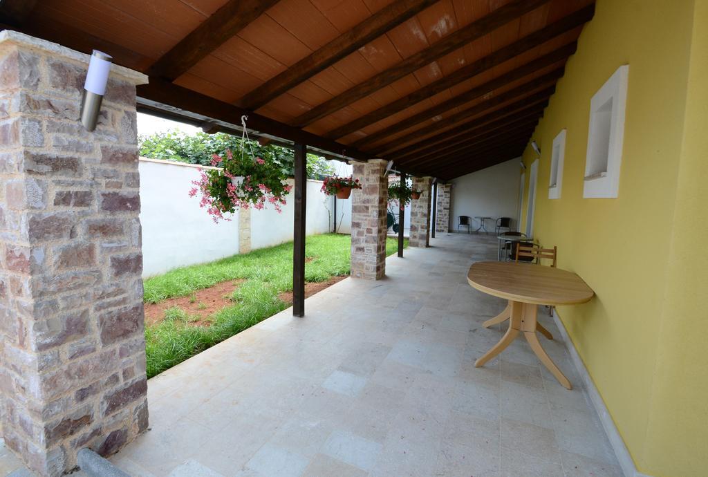Apartments Villa Mimi Visnjan Exterior photo